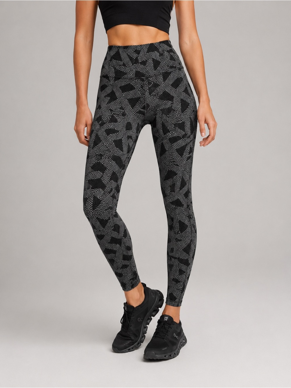 Lululemon Swift Speed 28 inch Textured Labyrinth Black Light Cast